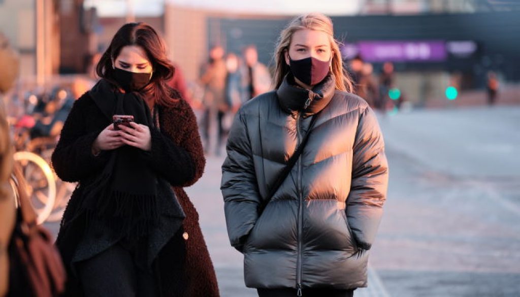 people-wearing-masks