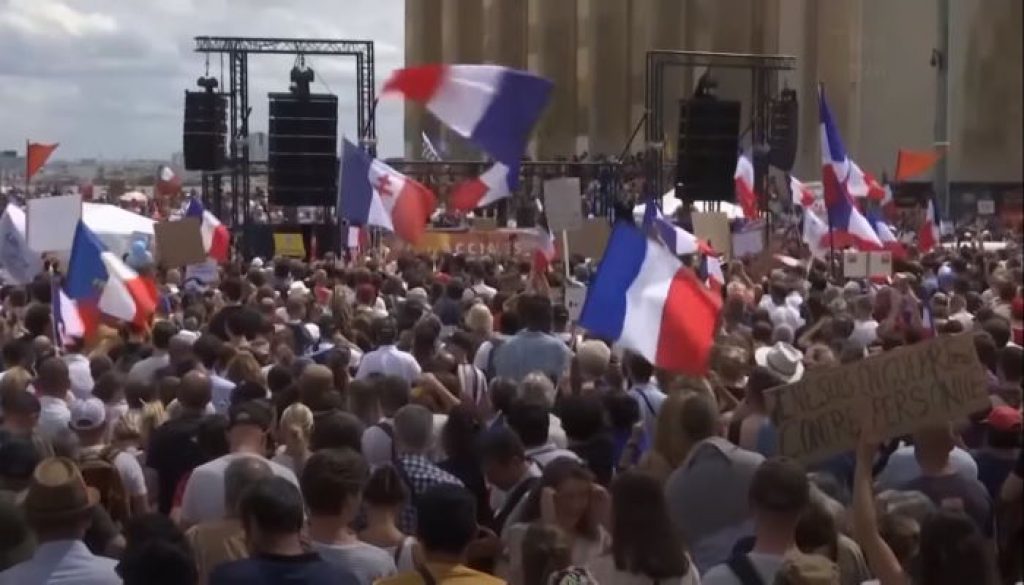 french-protesters-reject-virus-passes-vaccine-mandate